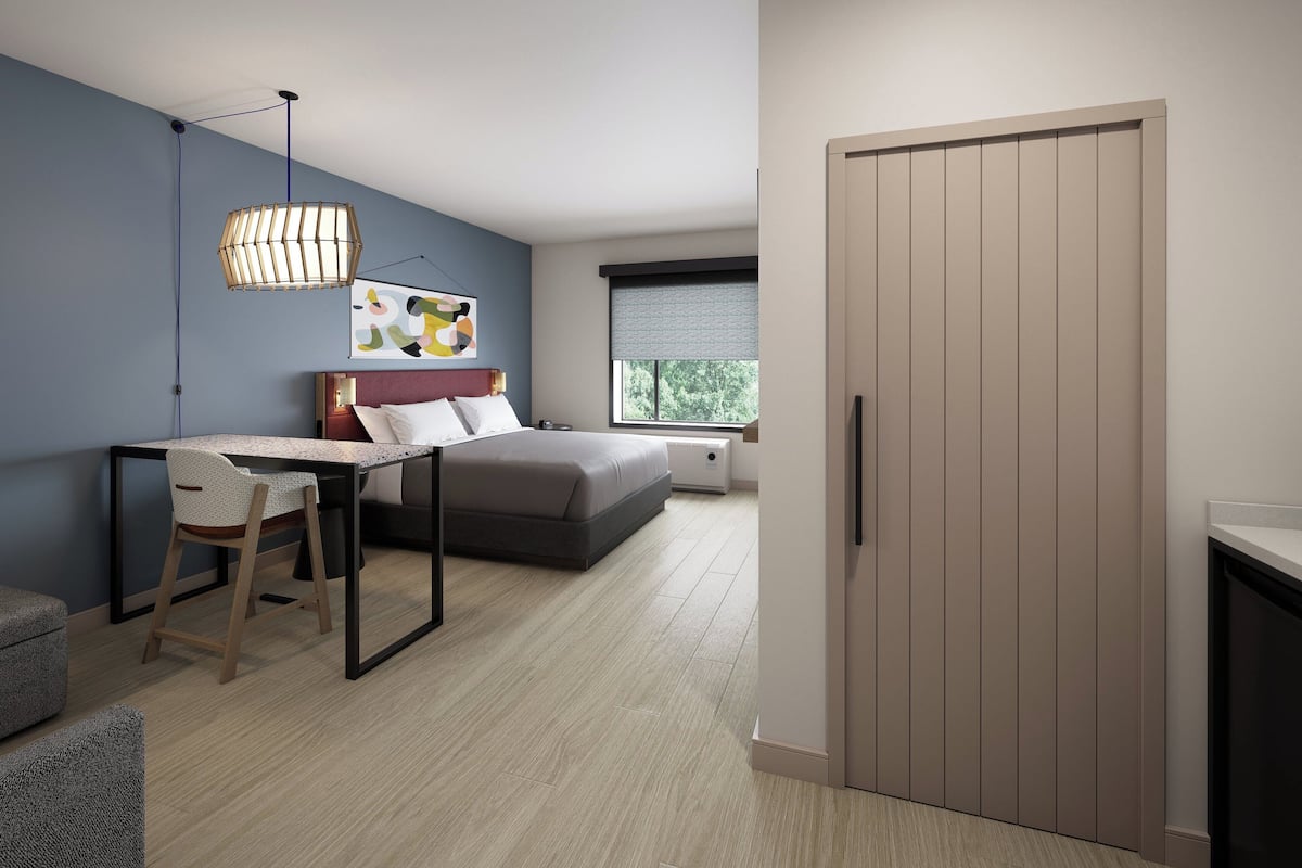 Safe på rommet, skrivebord og skrivebord for bærbar PC