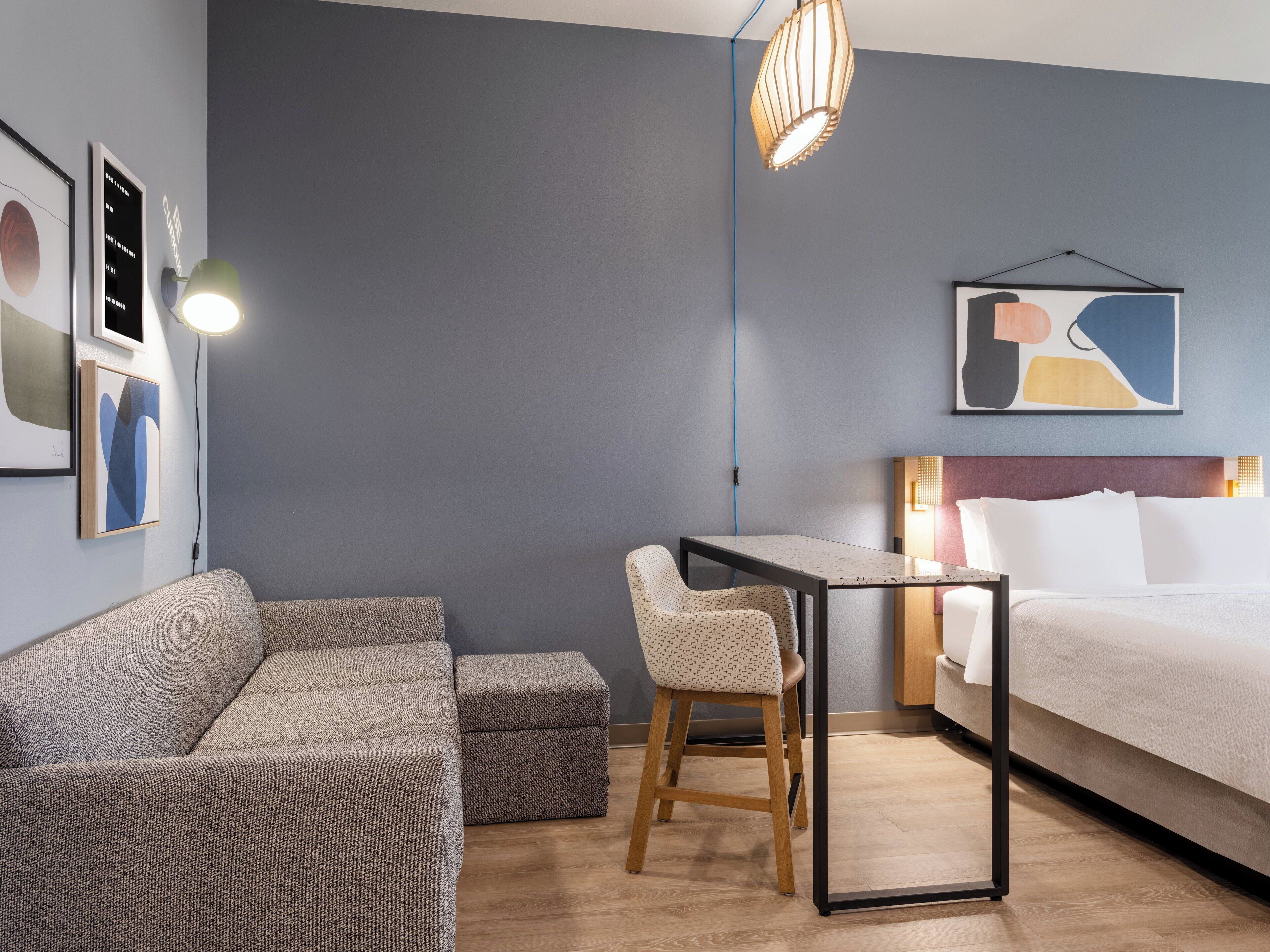 Caja de seguridad en la habitación y escritorio 