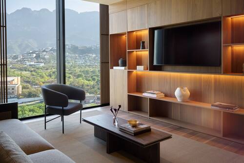 Executive Suite (Bath/Shower) | Living area | 50-inch flat-screen TV with satellite channels, offices
