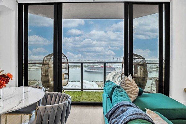 Smart TV - Luxury Miami Skyview w/ Free Parking (Miami)