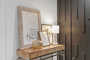 Interior - Chic 2 bedroom w/ free parking (Austell)