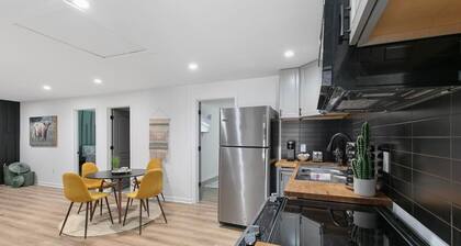 Comfy 2 bedroom w/ Free Parking