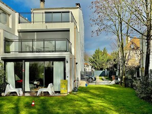 Terrace/patio - Maison 165m² à Saint-cloud Avec Grand Jardin de 500m². Idéal Pour les Familles ! (Saint-Cloud)