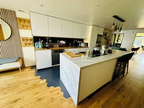 Private kitchen - Maison 165m² à Saint-cloud Avec Grand Jardin de 500m². Idéal Pour les Familles ! (Saint-Cloud)