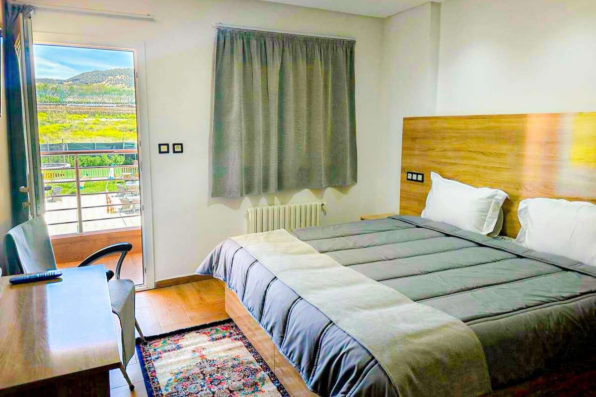 Habitación doble Confort | 1 habitación, escritorio y espacio para trabajar con laptop