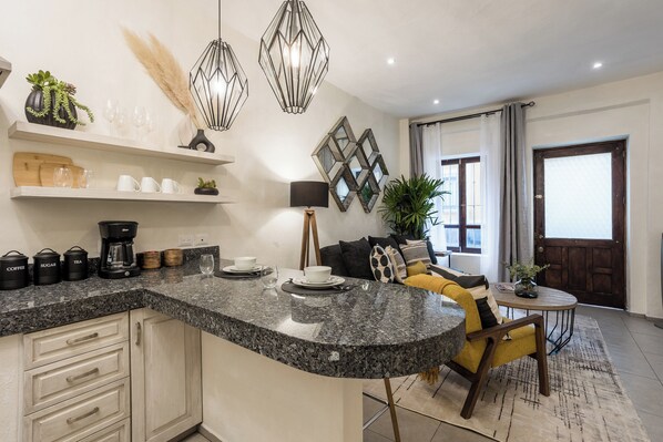 Standard House, 1 King Bed with Sofa bed, Kitchen, City View | Private kitchen