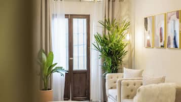 Casa estándar, 1 cama King size y sofá cama, cocina, vista a la ciudad | 1 habitación, ropa de cama de alta calidad y camas con efecto memoria