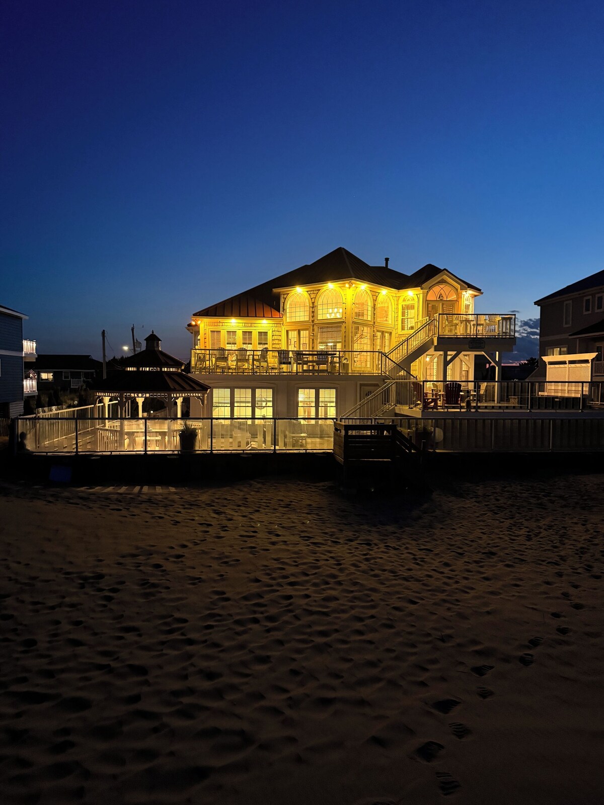 Luxury Multi-Level Oceanfront- Salt Water POOL- Heated Option &SPA, PET Friendly