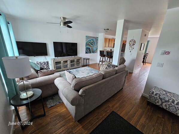 Smart TV - Acadia Villas! 2A Hunter's Way with EV Charger. (Trenton)