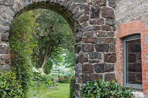 Property grounds - 4 Bed in Goodleigh (oc-e29107) (Goodleigh)