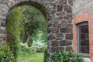 Property grounds - 4 Bed in Goodleigh (oc-e29107) (Goodleigh)