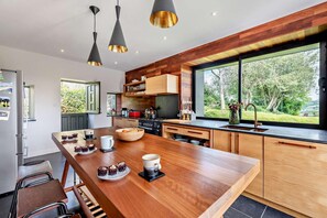 Microwave, oven, dishwasher, high chair - 4 Bed in Goodleigh (oc-e29107) (Goodleigh)