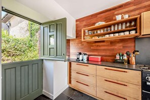 Microwave, oven, dishwasher, high chair - 4 Bed in Goodleigh (oc-e29107) (Goodleigh)