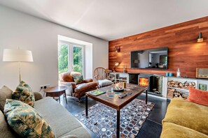 TV, fireplace, table tennis