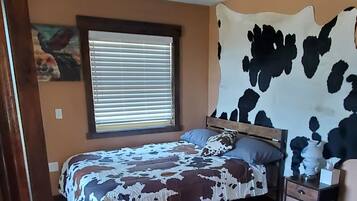 2 bedrooms, desk, free WiFi, bed sheets