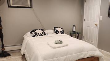 1 bedroom, in-room safe, iron/ironing board, free WiFi