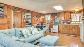 Interior - Family-Friendly Home! Walk to Sea Street Beach (Dennis Port)