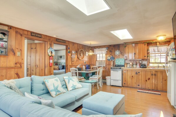 Interior - Family-Friendly Home! Walk to Sea Street Beach (Dennis Port)