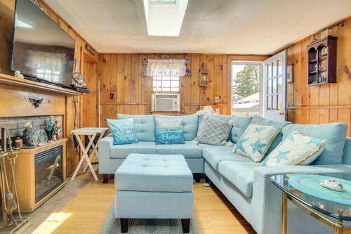 Family-Friendly Home! Walk to Sea Street Beach