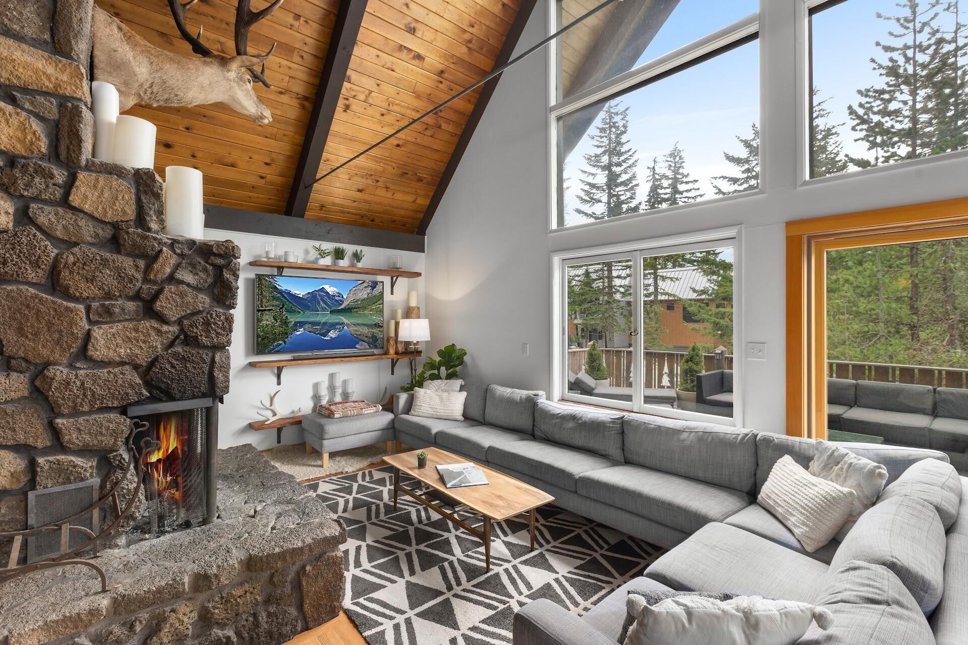 TV, lareira, aparelho de som