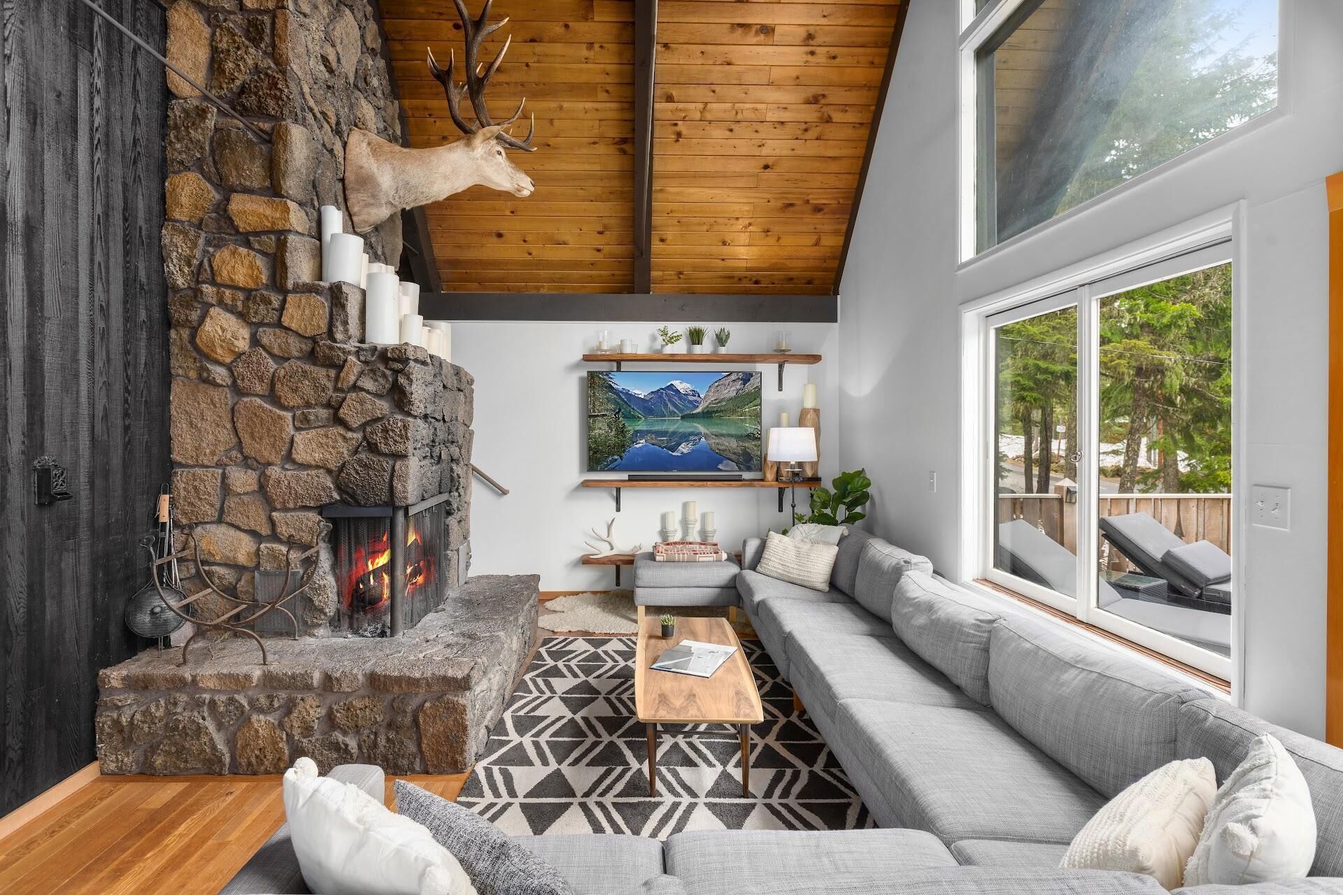 TV, fireplace, stereo