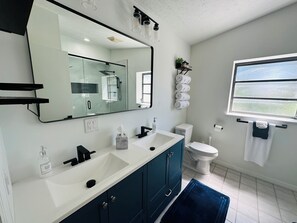 Shower, hair dryer, towels, soap - Waterfront Home on the Harbor with a Pool, Boat Dock & Pet Friendly! (Stuart)