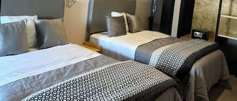 Bureau, rideaux occultants, Wi-Fi gratuit, draps fournis