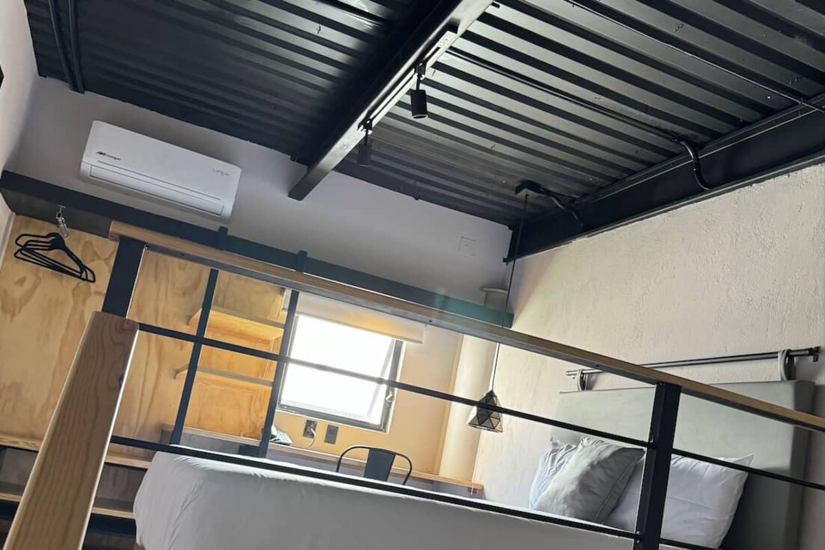 Business Room | Desk, blackout curtains, free WiFi, bed sheets