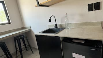 Comfort Quadruple Room | Private kitchen | Mini-fridge, microwave, cookware/dishes/utensils