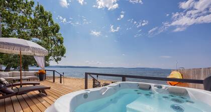 Long Beach Cottage, (romantic couple’s getaway)