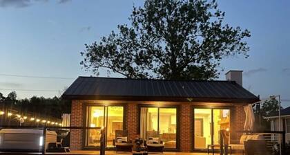 Long Beach Cottage, (romantic couple’s getaway)