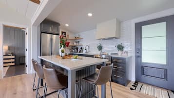 Fridge, microwave, oven, coffee/tea maker