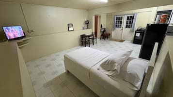 1 chambre, fer et planche Ă  repasser, Wi-Fi gratuit, draps fournis