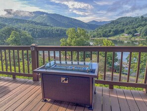 Terrace/patio - Eagles Peak-Dock Access & Boat Slip, Amazing View, King Beds, Luxury Hot Tub (Butler)