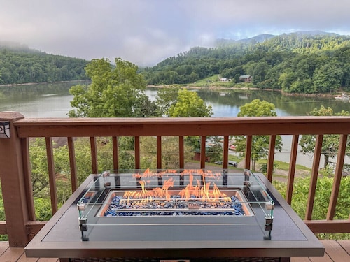 Eagles Peak-Dock Access & Boat Slip, Amazing View, King Beds, Luxury Hot Tub