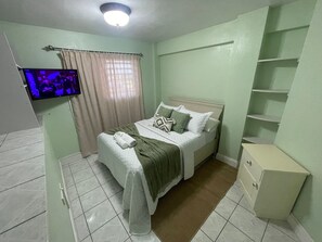 2 slaapkamers, een strijkplank/strijkijzer, gratis wifi, beddengoed