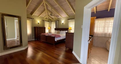 Luxury Villa w/Aircon and Pool Table
