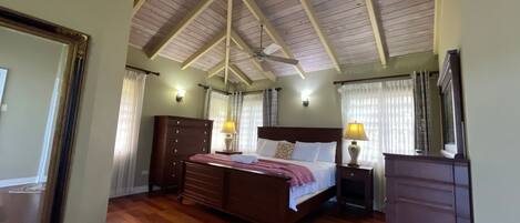 4 Schlafzimmer, Bügeleisen/Bügelbrett, kostenloses WLAN, Bettwäsche