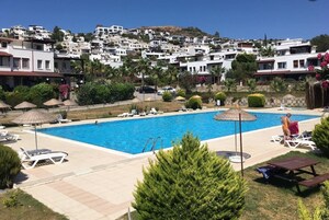 季节性开放的室外游泳池