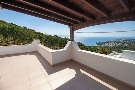 Terrace/patio. Villa Bambaska