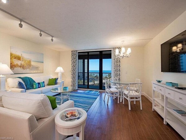 Living area - Vanderbilt Yacht & Racquet 2/2 Private Beach Access and Views of the Gulf! (Naples)