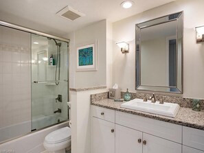 タオル、トイレットペーパー