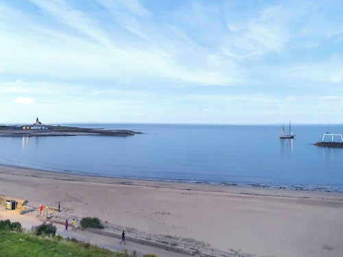 Turtle’s Nest is perfectly located in the heart of Newbiggin by the Sea.