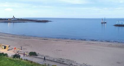 Turtle’s Nest is perfectly located in the heart of Newbiggin by the Sea.