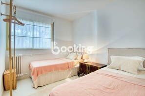 2 habitaciones, tabla de planchar con plancha y internet