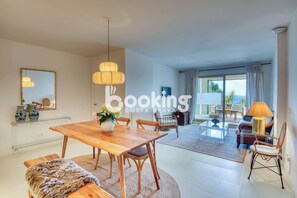 Dining - Charming apartment in Sant Feliu de Guíxols with pool and spectacular sea views (Sant Feliu de Guíxols)
