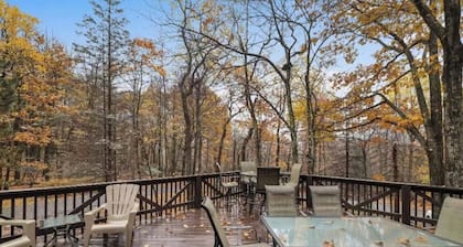 3-story Cabin in the Woods! Lake Harmony, 5BR, Firepit, Game Room, Wi-Fi, Deck