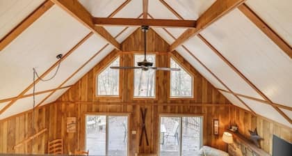 3-story Cabin in the Woods! Lake Harmony, 5BR, Firepit, Game Room, Wi-Fi, Deck