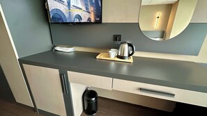Grand Room, City View | Laptop workspace, soundproofing, free WiFi, bed sheets
