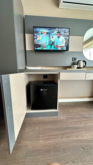 Habitación doble estándar | Espacio para trabajar con laptop, wifi gratis y ropa de cama